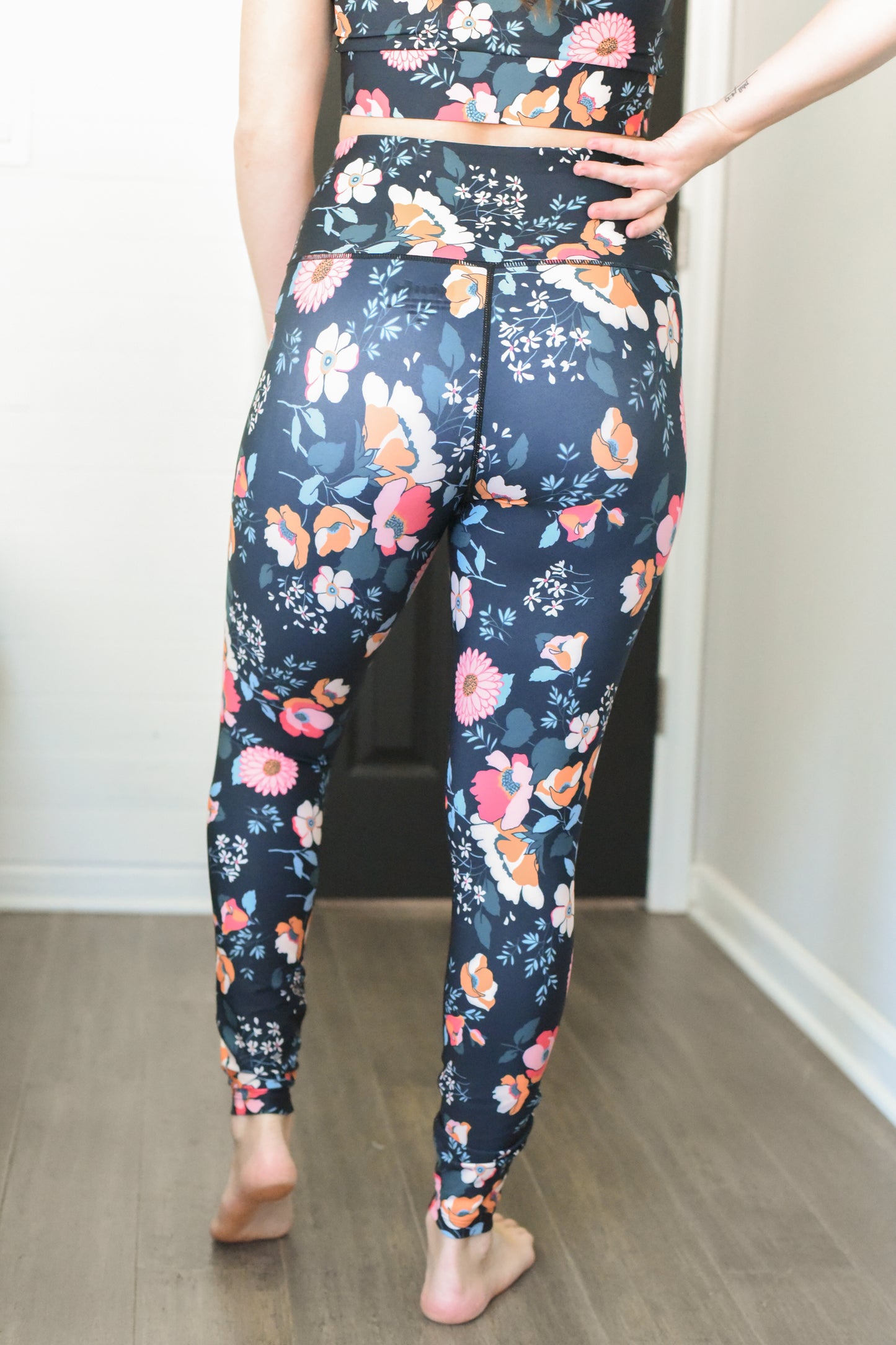 High Rise Printed  Leggings - Wild Flowers Black